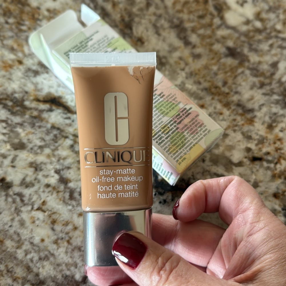 Clinique stay matte oil-free makeup - Picture 4 of 5